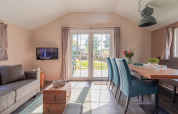 Bright interior of a lodge at Vakantiepark Leukermeer with modern furnishings and garden view.