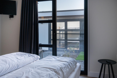 Vista desde un dormitorio en Villa Nautica Deluxe en MarinaPark Residentie Nieuw Loosdrecht, Países Bajos.