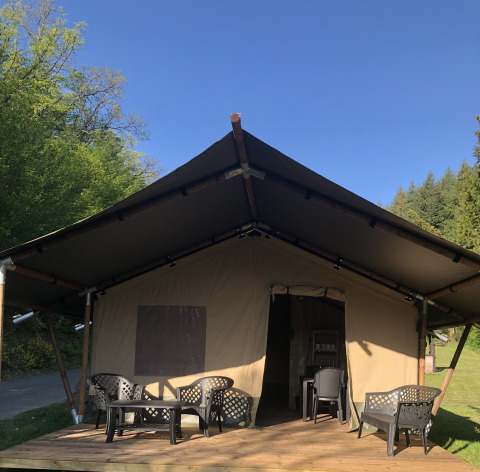 Safari tent with sanitary facilities at Camping Bockenauer Schweiz, Germany, featuring outdoor seating