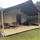 Safari-telt med overdækket terrasse, træmøbler og siddeplads, Camping du Rivage, Luxembourg