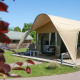 Luksusteltet Lodge ved Holiday Park 't Rheezerwold i Holland med terrasse og havemøbler på en solrig dag.