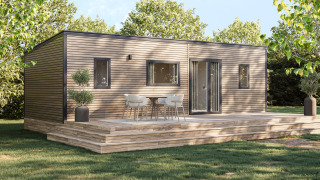 Prestige Cottage lodge op Camping Seasonova Les Marguerites in Frankrijk met houten terras en tuinstoelen