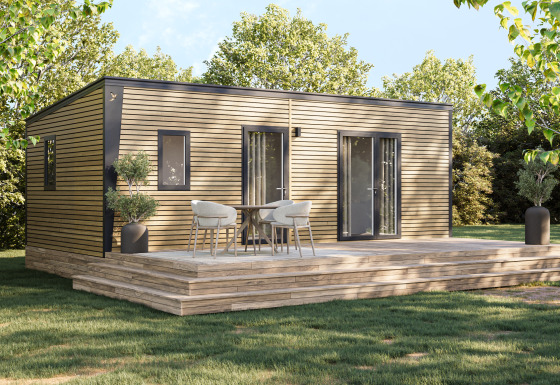Cabaña de madera moderna con terraza y muebles de exterior rodeada de árboles en Camping Seasonova Les Marguerites.