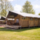 GlampCamp Safari Tent med rummelige telte i naturen, perfekte til komfortabel glamping og afslapning.