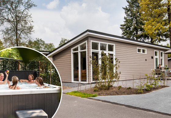 Rialto Wellness Lodge met eigentijdse uitstraling, terras en gasten in de jacuzzi in een groene omgeving.