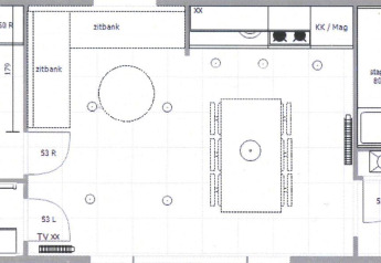 Plano de lujo de un chalet en Recreatiepark De Achterste Hoef, Países Bajos, mostrando habitaciones y cocina.
