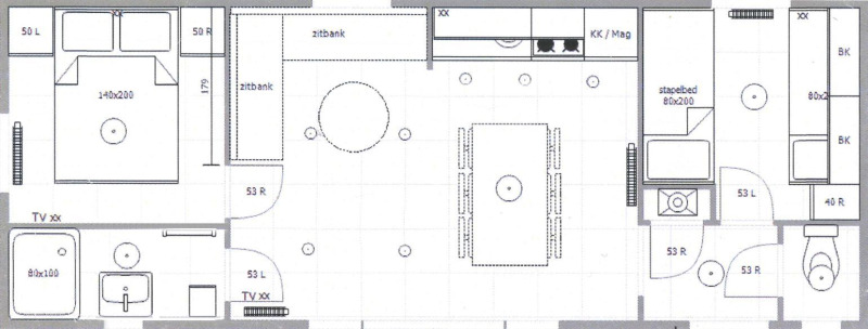 Plano de lujo de un chalet en Recreatiepark De Achterste Hoef, Países Bajos, mostrando habitaciones y cocina.