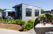 Lodge Z Module Wellness moderno en Résidence Valkenburg, Países Bajos, con terraza y familia en jacuzzi.