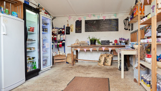 Charmante boutique fermière à Feather Down East Shilvinghampton, avec produits locaux et œufs frais.