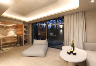 Suite Wellness moderna en Woodz Lodges, Bélgica, con sala acogedora, sauna y vistas al bosque.