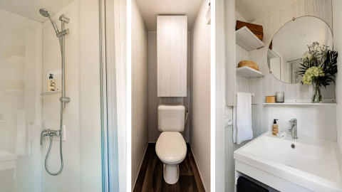 Moderne badkamer in een safaritenthuisje met douche, toilet en wastafel in Papillon Country Resort.