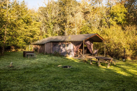 Safaritent Tent cottage met privé warme douche op Feather Down Upper Shadymoor Farm, Verenigd Koninkrijk.