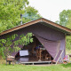 Safari-telt kaldet Tent cottage med privat bruser på Feather Down New Barn Farm i Storbritannien.