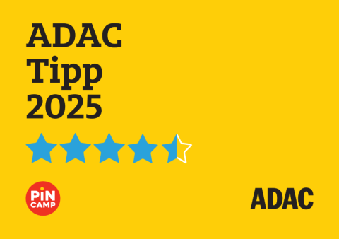 Distintivo ADAC Tipp 2025 con recomendación de 4,5 estrellas para alojamiento glamping, fondo amarillo.