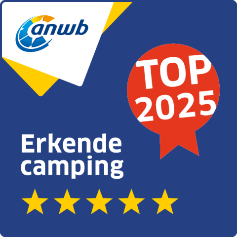 Insignia ANWB camping reconocido Top 2025 con cinco estrellas sobre fondo azul y amarillo.