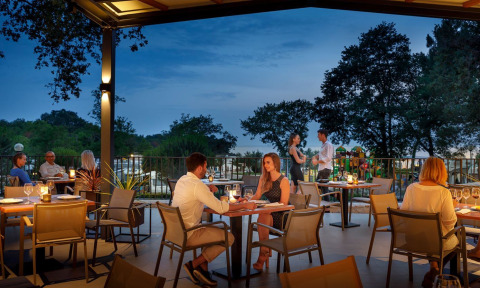Outdoor dining at Camping Aminess Maravea in Istria, Croatia, with guests enjoying a candlelit evening meal.