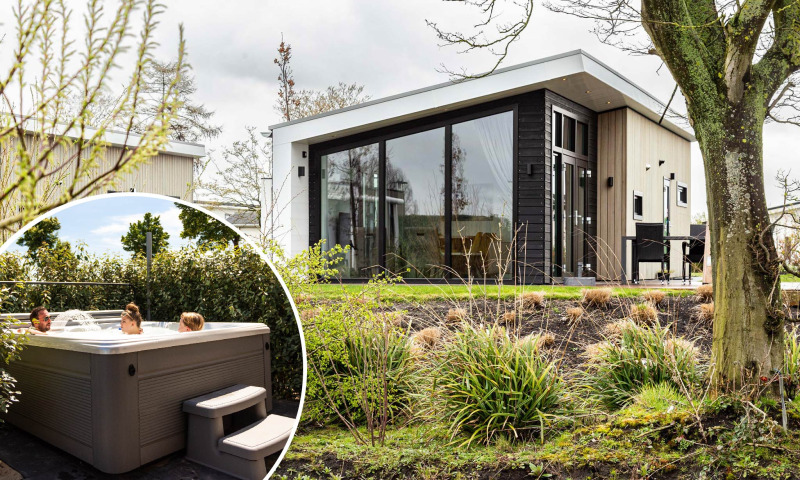 Nature Lodge Wellness (Spa) at Park Westerkogge in the Netherlands, featuring a modern lodge and outdoor hot tub.