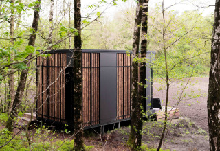 Cabaña Nokken NKN-18 en Wilsumer Berge, Alemania, rodeada de árboles en un entorno natural y tranquilo.