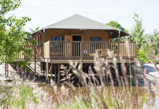 Tienda safari desde el agua - Parque de vacaciones Sallandshoeve - Nieuw Heeten, Overijssel, Países Bajos