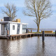 Husbåd Aqua Dolce ved Welcome In - Friesland, Nederlandene, med terrasse og vandudsigt.