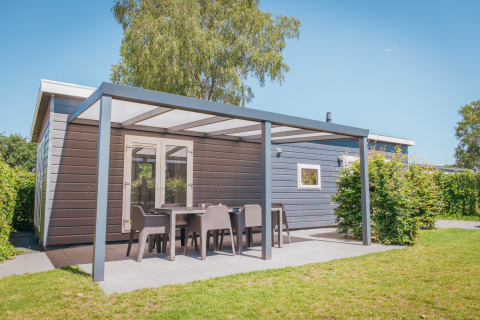 Modern Veluwelodge XL at Holiday park De Boshoek in the Netherlands, featuring covered patio and garden furniture