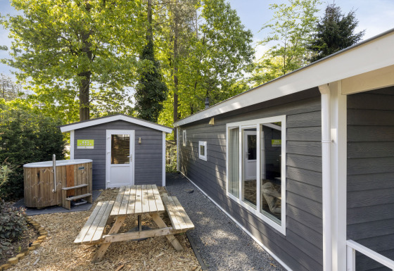 Wellness Lodge for 2 persons at De Thijmse Berg in the Netherlands with outdoor hot tub and picnic table.