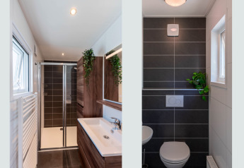 Moderne badeværelse i Wellness Cottage på De Thijmse Berg i Holland med bruseniche og toilet.