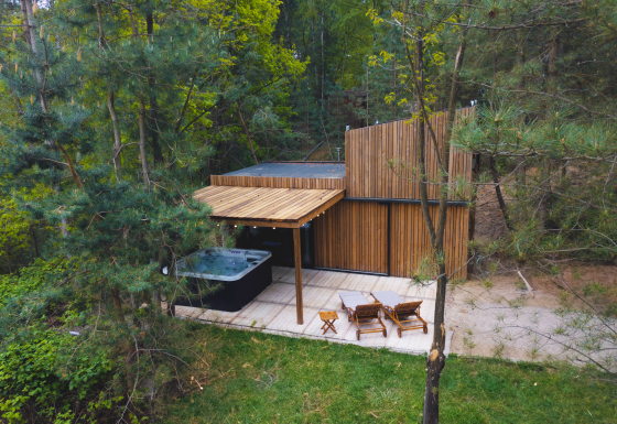 Comfort Sweet Wellness cabin with hot tub and patio at Cosy Cabins in the forest of Limburg, Belgium.