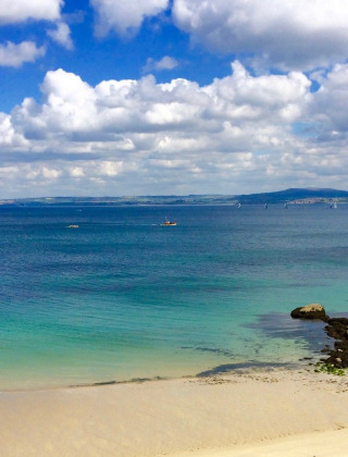 Stunning view of sandy beach and blue sea at Flower Camping Le Kerleyou in Brittany, France.