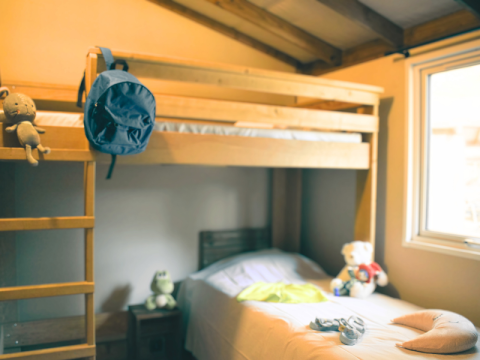 Room with bunk bed and single bed at Lodge VIP Premium in Flower Camping La Chênaie, France.