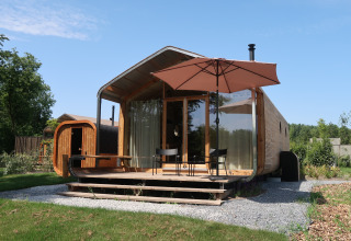 Wrap house-lodge met sauna, bad en terras bij Resort de Parel, midden in de natuur in Nederland.