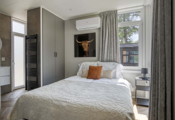 Modern bedroom at Veluwehoeve, Bospark Ede, Netherlands, featuring double bed, decor, and natural light.
