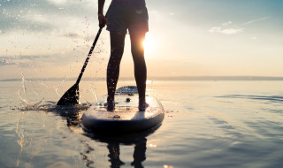 supboarding al atardecer