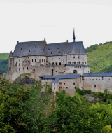 Castello storico immerso nella natura vicino al Camping Gritt a Diekirch, Lussemburgo.