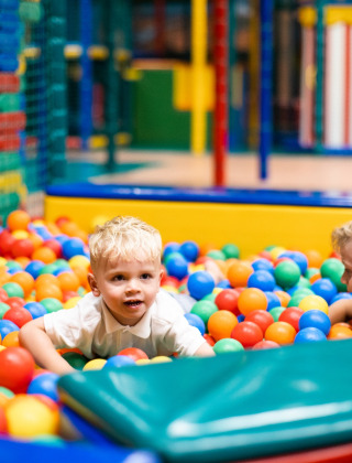 Pozo de bolas - Scherpenhof - Terwolde, Güeldres, Países Bajos