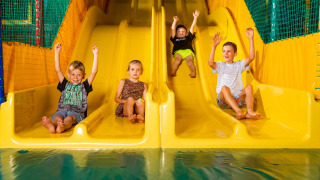 Parque infantil cubierto - Scherpenhof - Terwolde, Güeldres, Países Bajos