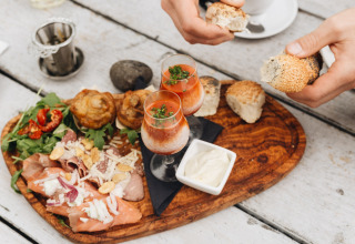 Borrelplank bij horeca - Beerze Bulten - Beerze, Overijssel, Nederland.