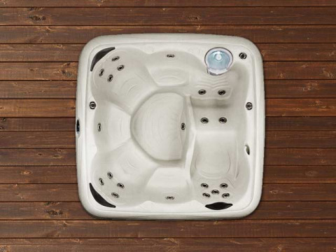 Jacuzzi carré sur terrasse en bois au Tiny house XL avec jacuzzi et barbecue œuf, Holiday park Eigen Wijze, Pays-Bas.