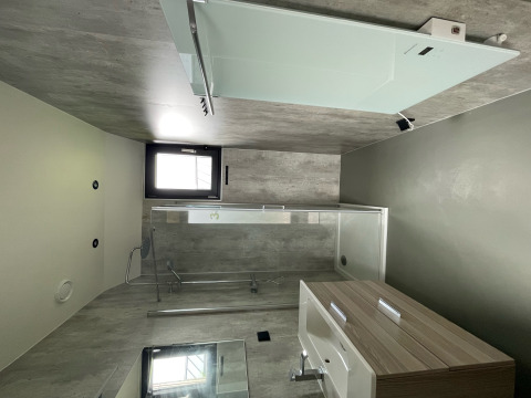 Modern bathroom in Tiny house XL with shower, sink and window at Holiday park Eigen Wijze, Netherlands.