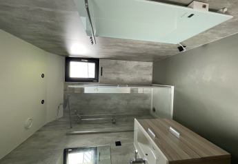 Modern bathroom in Tiny house XL with shower, sink and window at Holiday park Eigen Wijze, Netherlands.