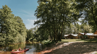 Overzicht kano en tenten in natuur - Beerze Bulten - Beerze, Overijssel, Nederland