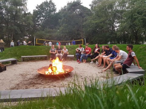 Invitados a la hoguera - De Boshoek - Voorthuizen, Gelderland, Países Bajos