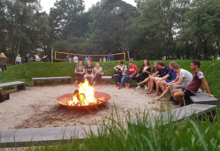 Gasten bij kampvuur - De Boshoek - Voorthuizen, Gelderland, Nederland