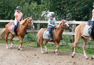 Kinderen paardrijden - De Boshoek - Voorthuizen, Gelderland, Nederland
