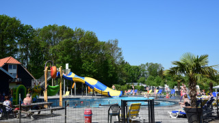 Piscina al aire libre con tobogán - De Koeksebelt - Ommen, Overijssel, Países Bajos