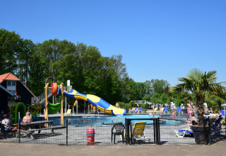 Udendørs swimmingpool med vandrutsjebane - De Koeksebelt - Ommen, Overijssel, Holland