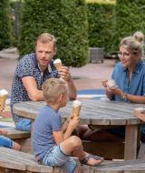 Family with ice cream on terrace - Noetselerberg - Nijverdal, Overijssel, Netherlands