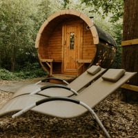 Houten sauna met stoelen - Camping Si-Es-An - Balkbrug, Overijssel, Nederland