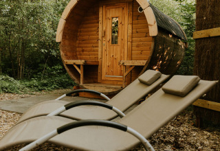 Houten sauna met stoelen - Camping Si-Es-An - Balkbrug, Overijssel, Nederland