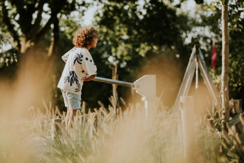 Bambino nel parco giochi - Camping Si-Es-An - Balkbrug, Overijssel, Paesi Bassi
